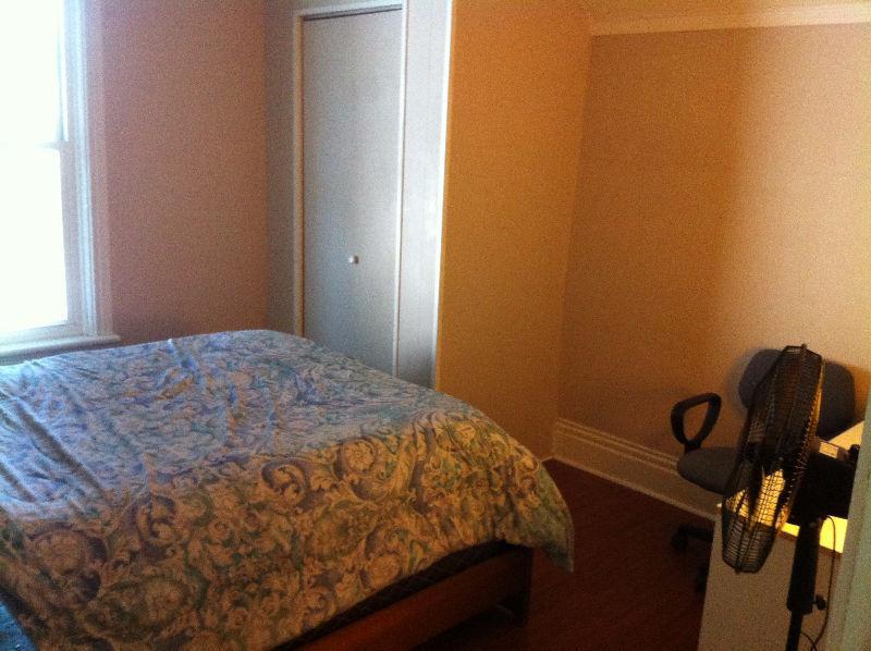 Bedroom to rent in downtown home