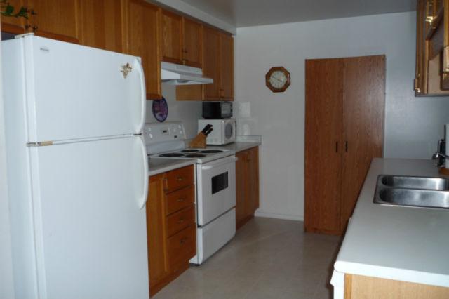 Furnished Rm in 3 Bdrm/2.5 Bath Condo/Flexible Term - Oct.1