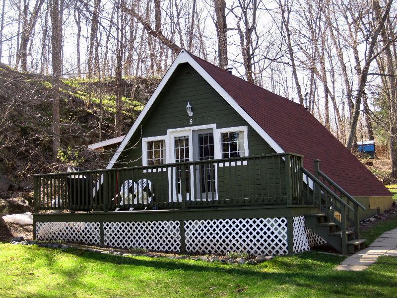 Lakefront Family Cottage 4 Rent - sleeps 6 Aug 29-Sep 2