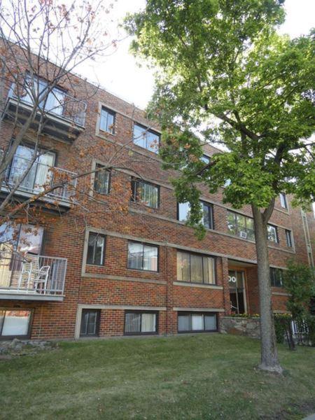 Big 4 1/2 - Renovated - Great NDG location - all amenities