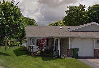 Very quiet street in a retirment setting in !