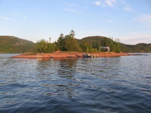 Lake Superior Sarrat island