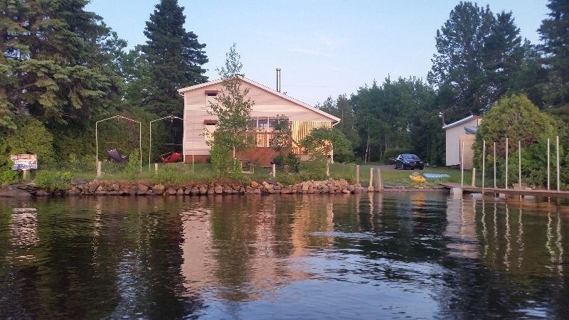 Chalet à louer sur le bord de l'eau