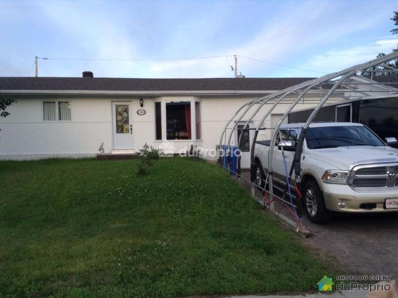 Beau grand bungalow situé en face de l'école Bois-Du-Nord