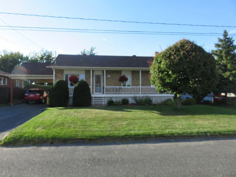 Maison à vendre  (Secteur St-Charles)