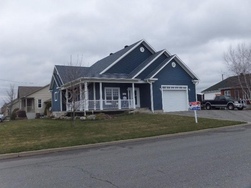 Spacieux bungalow avec grand garage