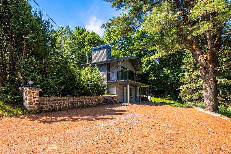 Chalet tout neuf a vendre a Morin-Heights