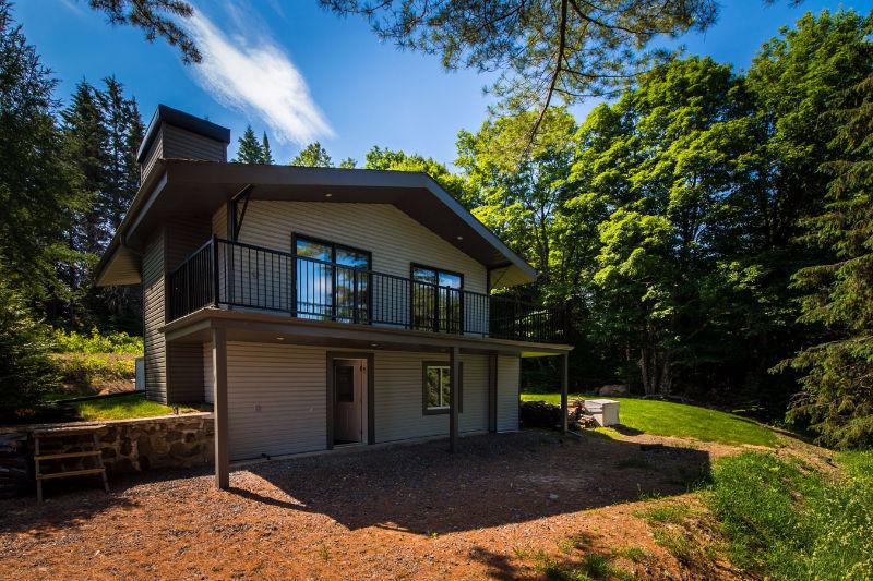 Chalet tout neuf a vendre a Morin-Heights