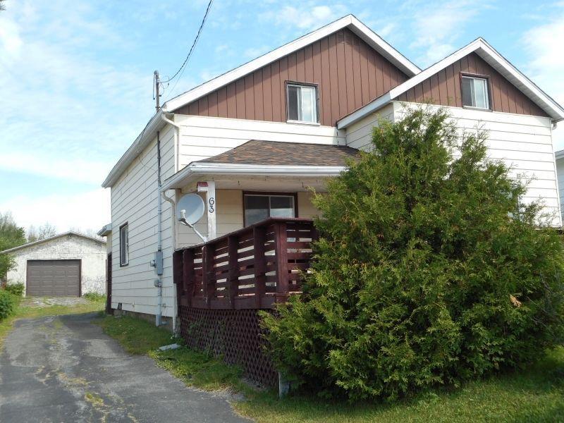 Maison à bas prix à mettre au goût du jour. SUCCESSION