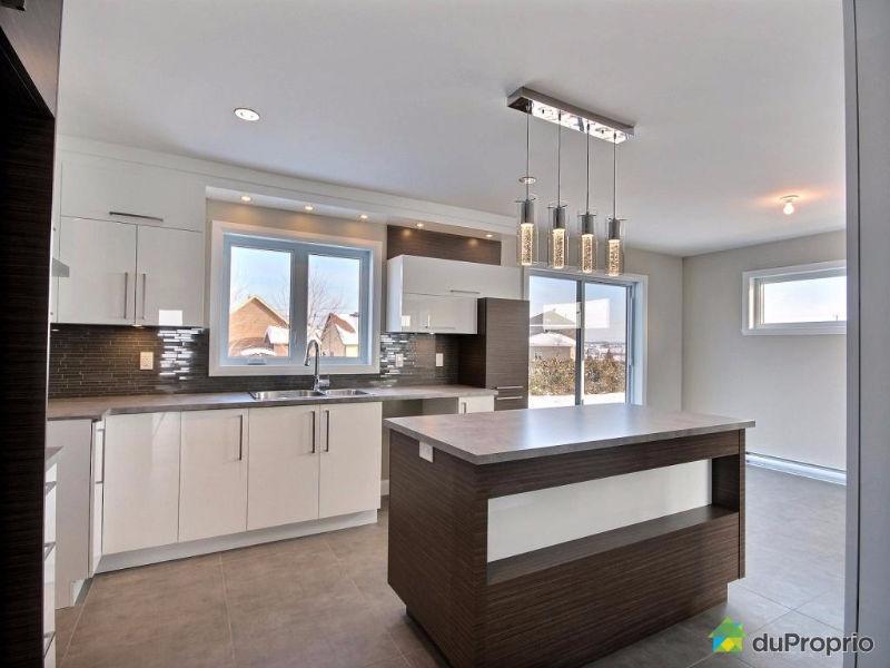 Belle contemporaine à construire selon vos goûts à Ste-Marie