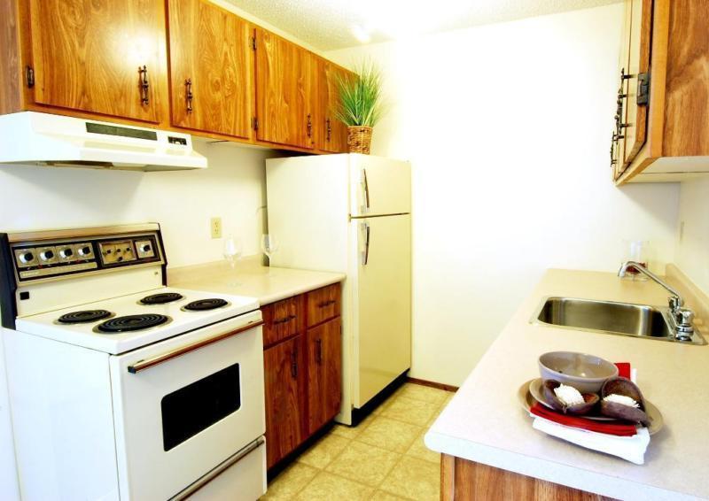 Big & Bright 1 Bedroom Apartment Available! Call NOW!