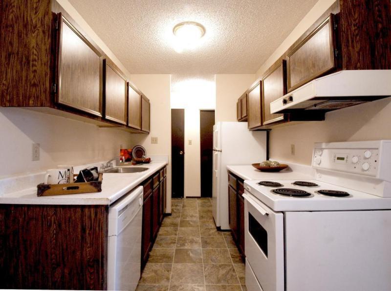 Available Now!! Amazing 2 Bedroom with Storage!