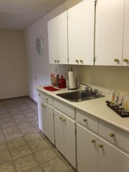 Beautiful, Bright and Clean 2 Bedroom Apartment !!