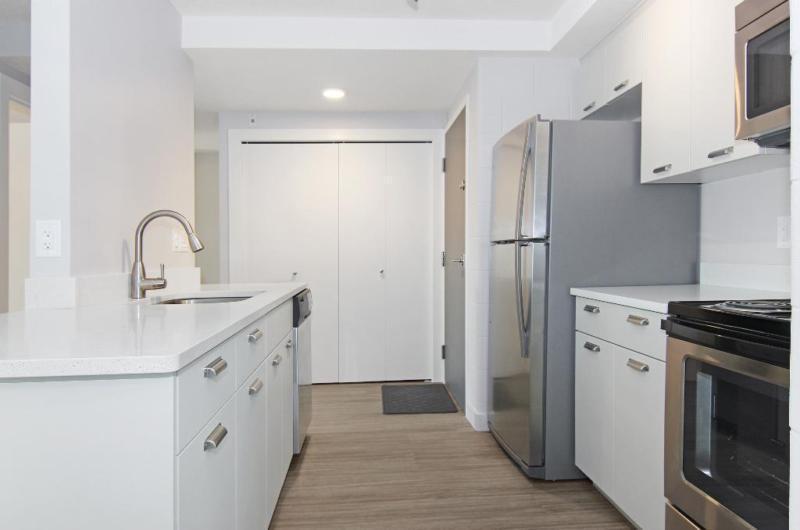 BEAUTIFUL, BRAND NEW 2BD near Downtown with in suite W/D!!