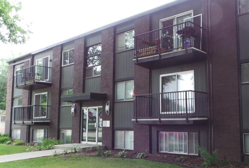 Broadway 2 bedroom 2nd floor Condo Sept 1 Close to U of S