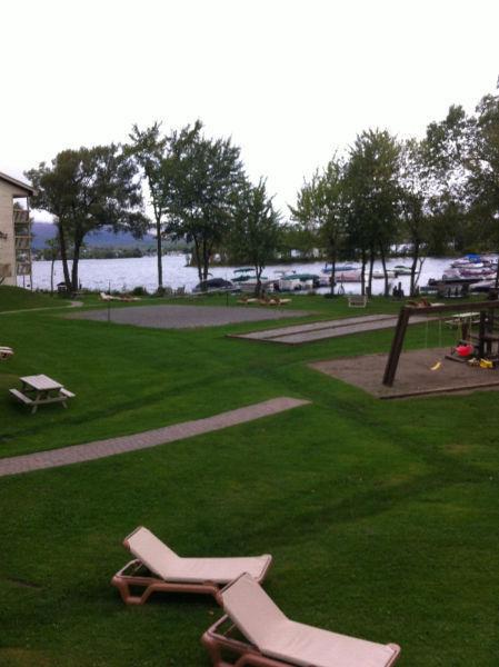BEAU CONDO A L,OBERGE DU VILLAGE