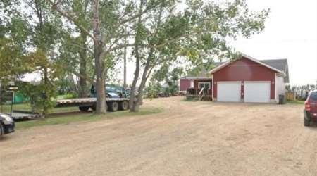 Home on Large Lot in Pangman, SK!
