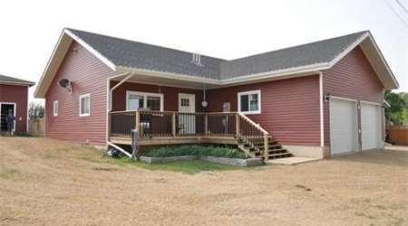Home on Large Lot in Pangman, SK!