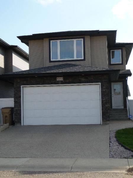 Excellent Two Story House in Lakeridge Available immediately!!