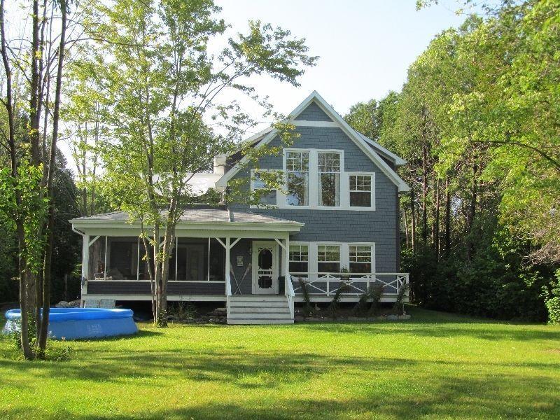 MAISON AU BORD DE L'EAU À ROCK FOREST /CANTON DE L'EST