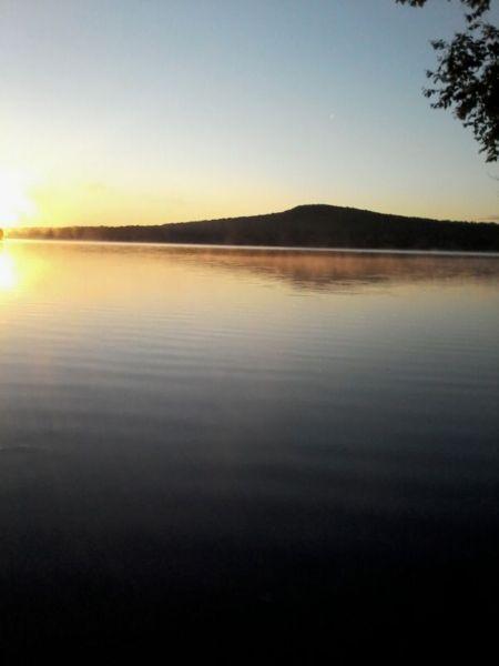 Terrain boisé bord de l'eau lac et rivière Estrie à vendre