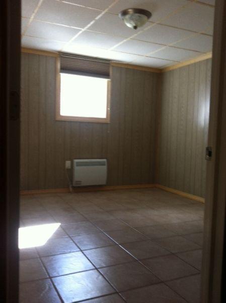 1 OCTOBER - 1500 SF Basement Apartment = $1000Utilities included