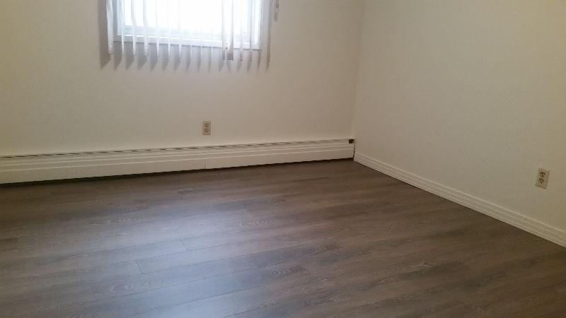 Wifi & Sep free - 2 bedroom apartment walking to Chinook mall