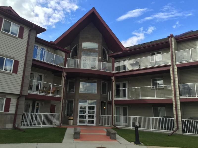 LARGE 2 bed + Den, 2 bath condo with Utilities Included!
