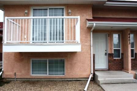 Lots of space, 2 bed, 1.5 bath. ONLY $975 w/ water INCLUDED!
