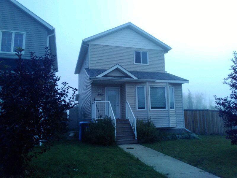 Furnished 3bdrm 2.5 bath house in Timberlea available Nov.1