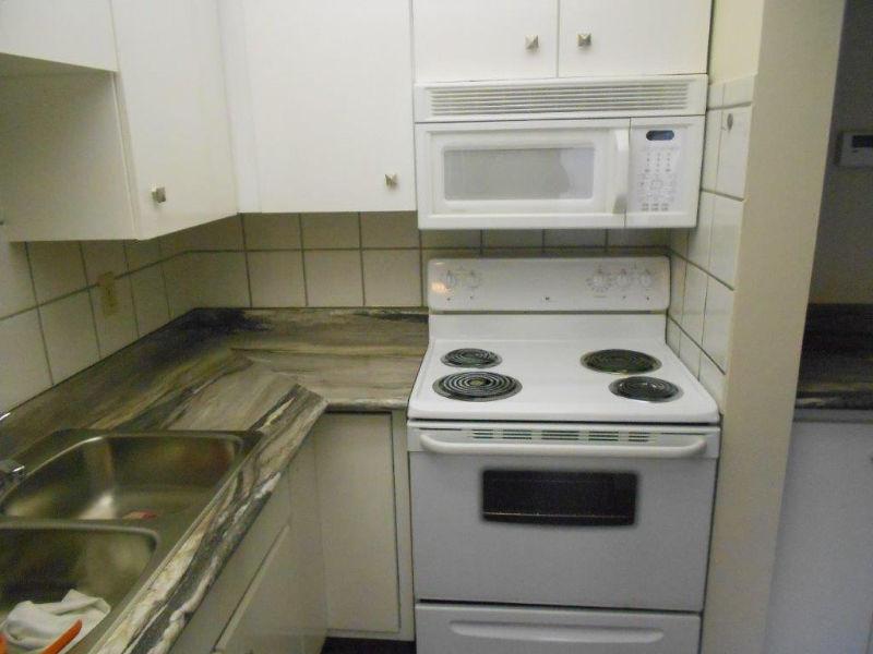 Time to relax in this easy-care and lovely 2-bedroom townhouse