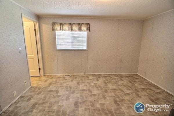 1520 sq ft. 5 Appliances Included. Agents Welcome!