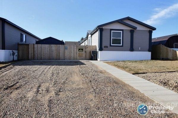 Fantastic Mobile Home, Large fenced lot, only 4 yrs