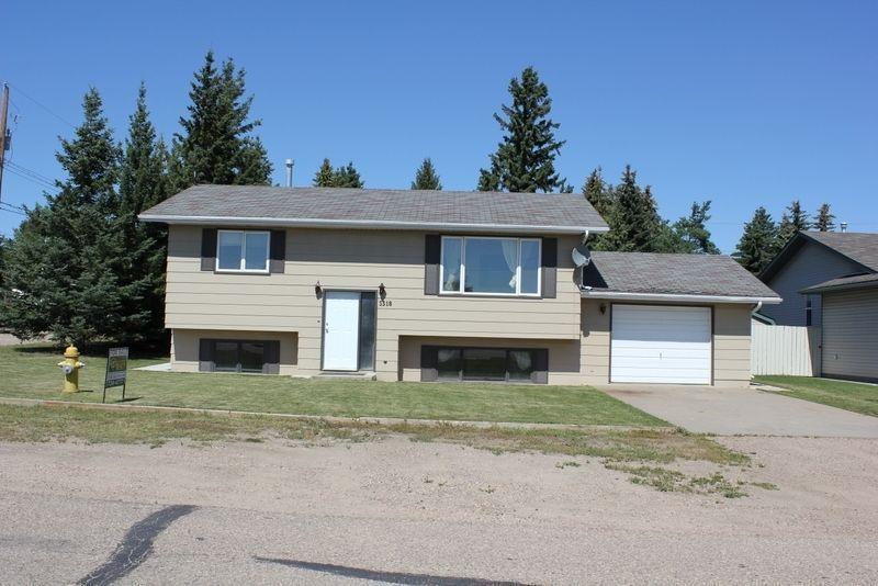 Perfect Family Home Elk Point AB $285,000.00