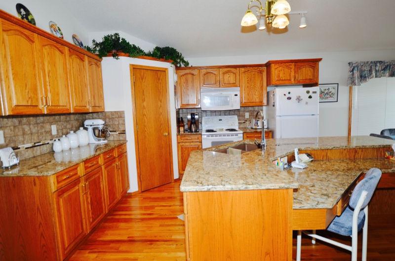Gorgeous Kitchen in 5 bdrm Anders Home