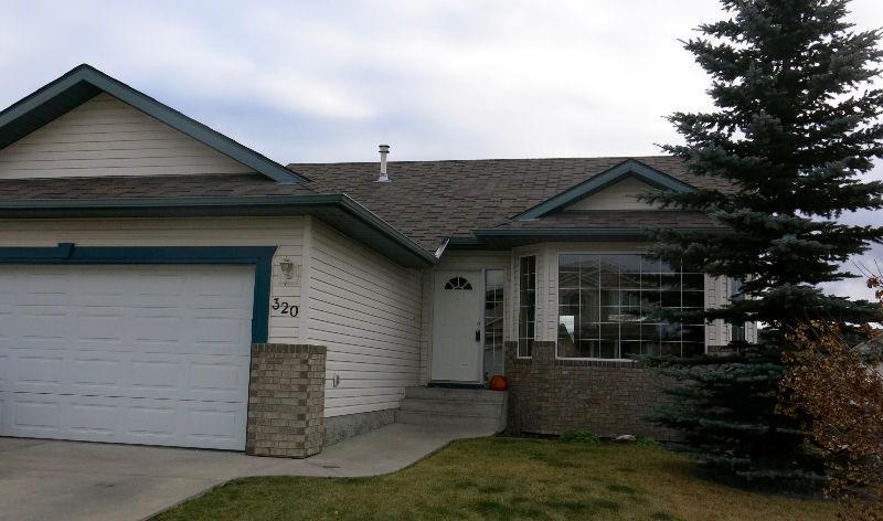 5 BEDROOM PET FRIENDLY HOME FOR RENT IN COCHRANE