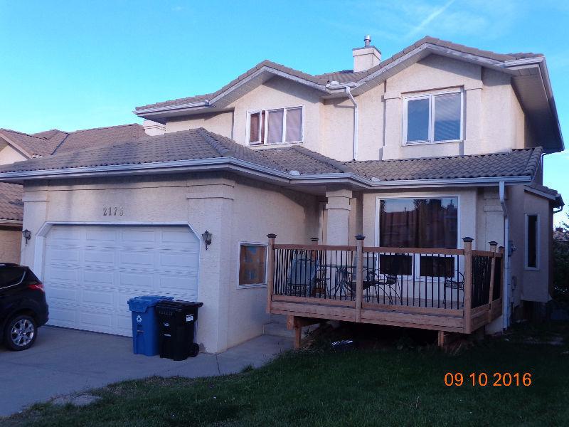 Two story whole house for rent in Signal Hill, 15min to downtown