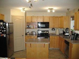 #2211 - 3 Bedroom House $1400 Available Sept. 1st