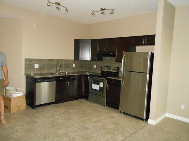 #2544 - 2 Bed Lower w/ Garage $1050 Water inc. Avail. Oct. 1st