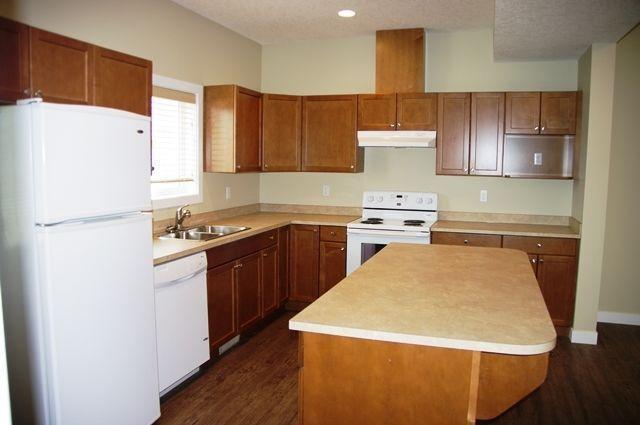 #4594 - Spacious 3 Bedroom Available Now! $1250 Water included