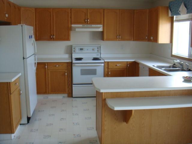 3 Bedroom Wainwright - Utilities INCL. - 6 appliance - Avail NOW