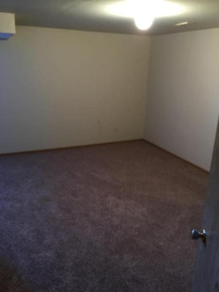 Holy! 4 Bedroom Split Level Duplex is Glendale $1275/month