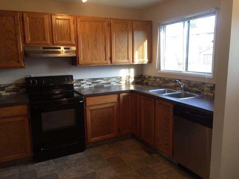 NICELY UPDATED 3 BDRM TOWNHOUSE FOR RENT