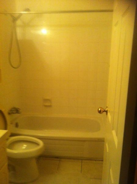 Masterbedroom $600 .. 5 mins walk from Whitehorn station