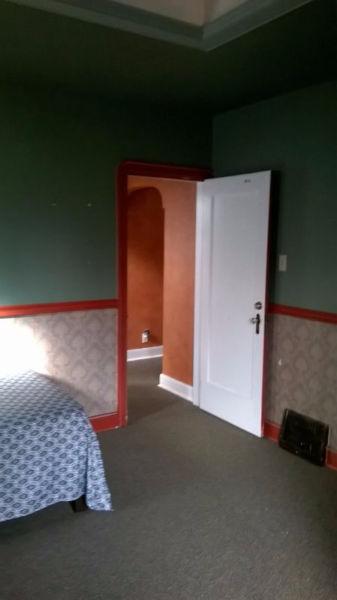 Room for Rent near Downtown at Crescent Height 7 Ave & 1 St NE