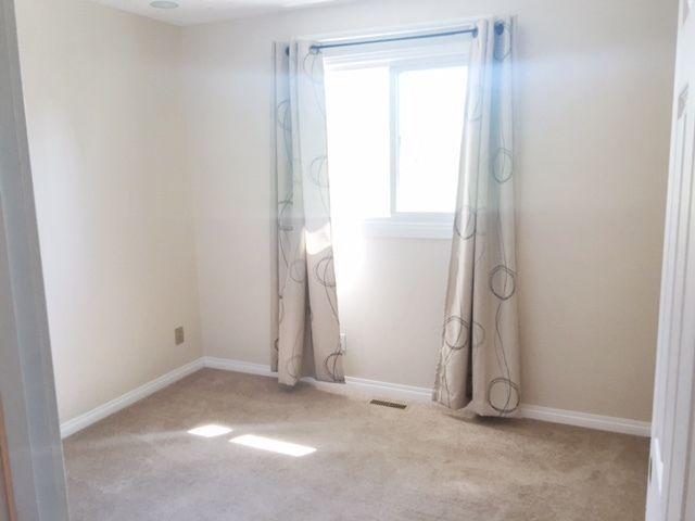 Room for rent: 3-BR shared house, Females only. Sandstone, NW