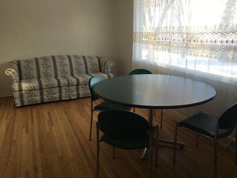 Walk to UC, Brentwood c-train and mall one furniture bedroom