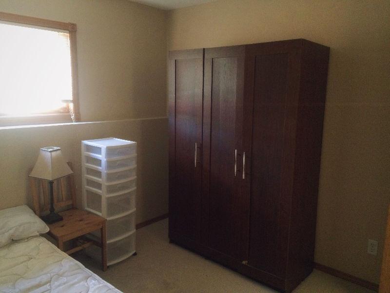 Available IMMEDIATELY-- 2 Lacombe Rooms for Rent