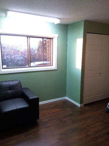 Furnished 1-bedroom suite for a female tenant Oct 1