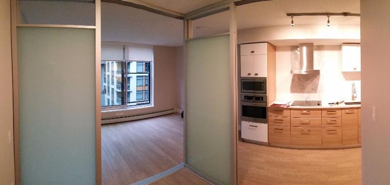 $1700 CAD per month - Luxurious and modern condo in False Creek
